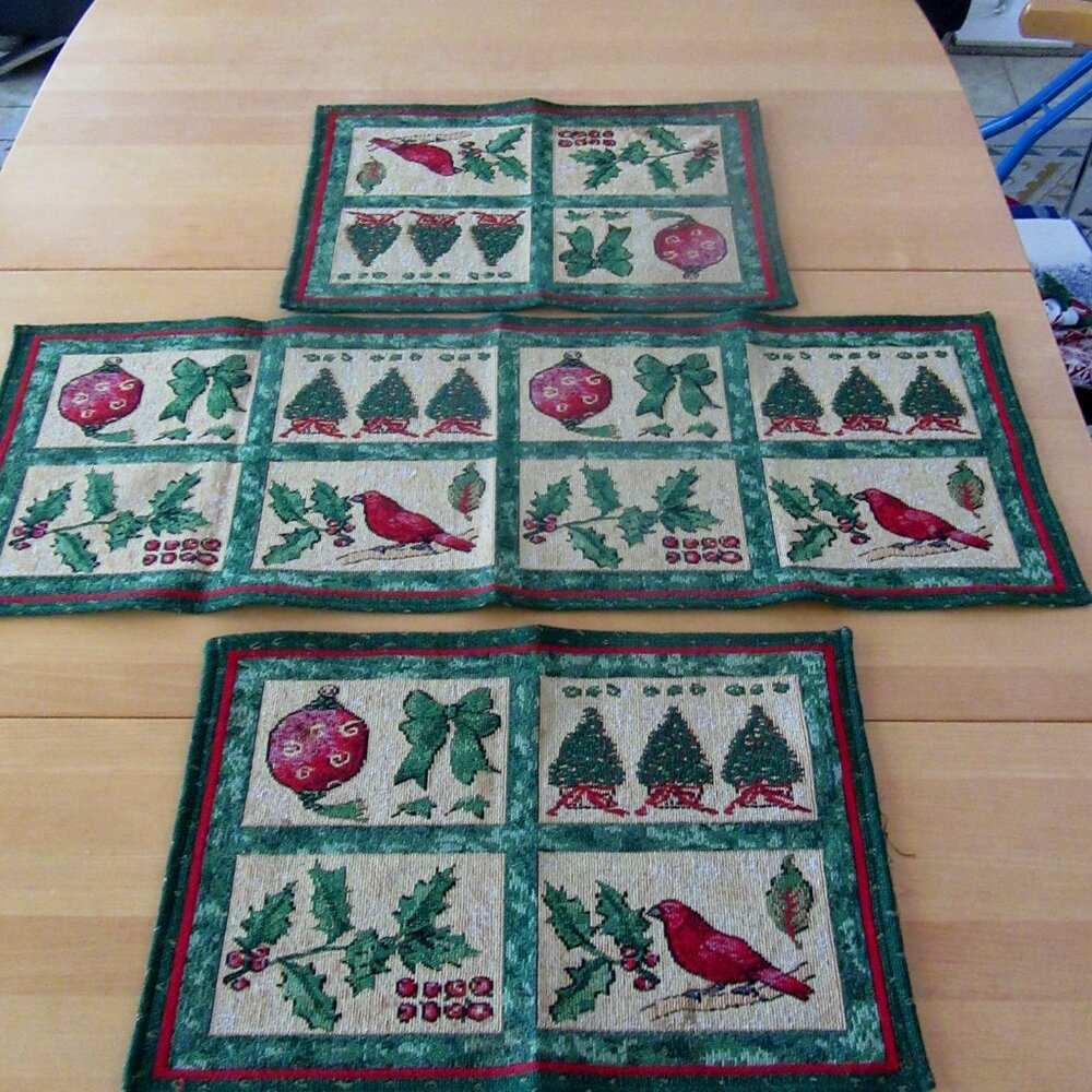 Vintage Christmas holiday tapestry style table runner & 2  placemats